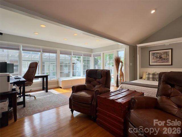 2021 Dilworth Road W, Charlotte, NC 28203