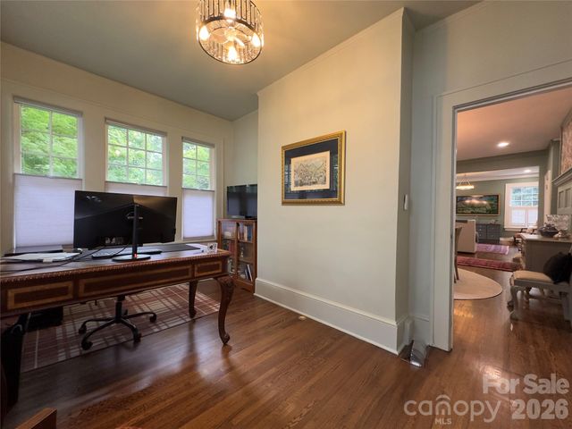 2021 Dilworth Road W, Charlotte, NC 28203