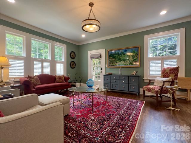 2021 Dilworth Road W, Charlotte, NC 28203