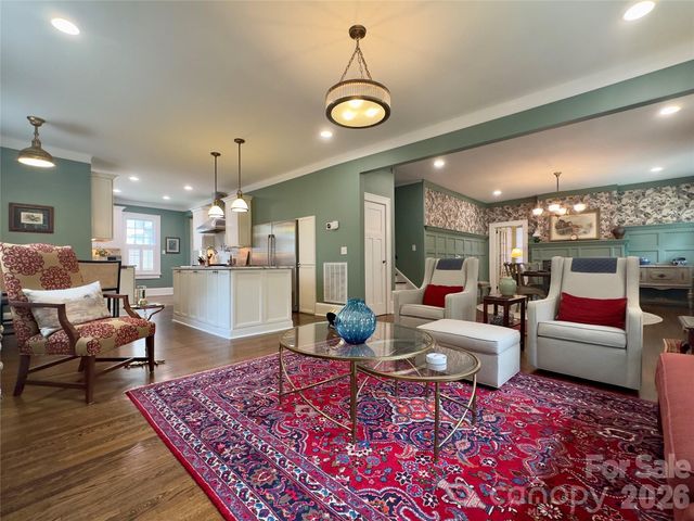 2021 Dilworth Road W, Charlotte, NC 28203