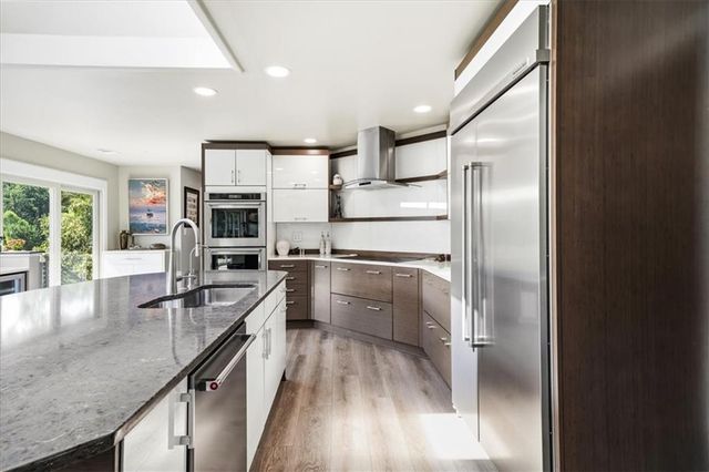 1085 Lake Charles Drive, Roswell, GA 30075