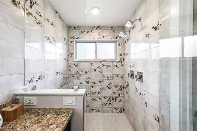 1085 Lake Charles Drive, Roswell, GA 30075