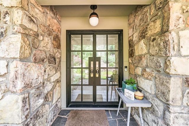 1085 Lake Charles Drive, Roswell, GA 30075
