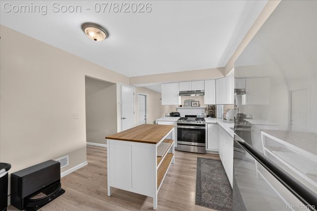53962 Kirk Court, New Baltimore, MI 48047