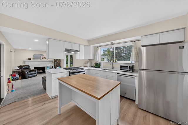 53962 Kirk Court, New Baltimore, MI 48047