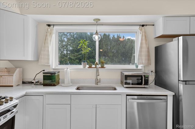 53962 Kirk Court, New Baltimore, MI 48047