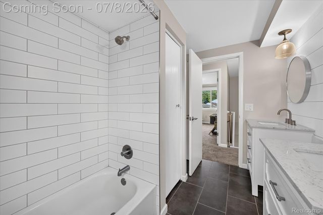 53962 Kirk Court, New Baltimore, MI 48047
