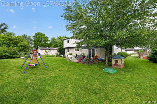 53962 Kirk Court, New Baltimore, MI 48047