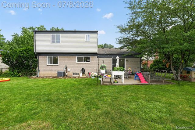 53962 Kirk Court, New Baltimore, MI 48047
