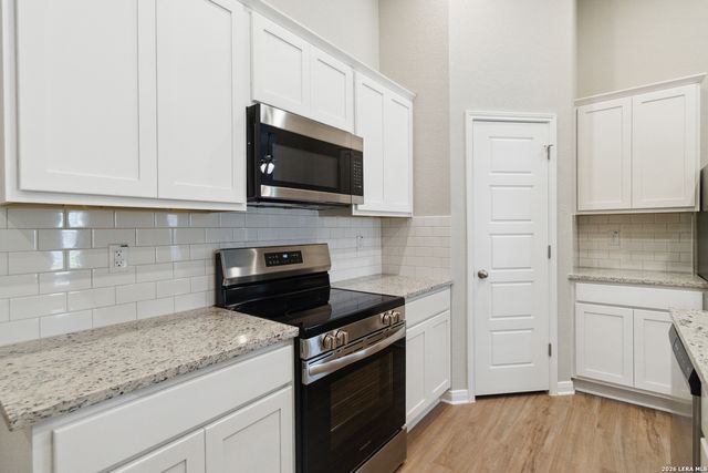 299-303 Colgin Dr, San Antonio, TX 78253