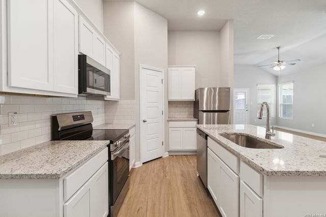 299-303 Colgin Dr, San Antonio, TX 78253
