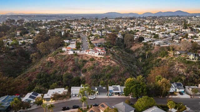 1084 Johnson Ave, San Diego, CA 92103