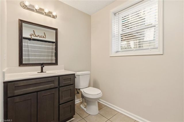 896 Oakhaven Forest Drive, Winston-salem, NC 27105