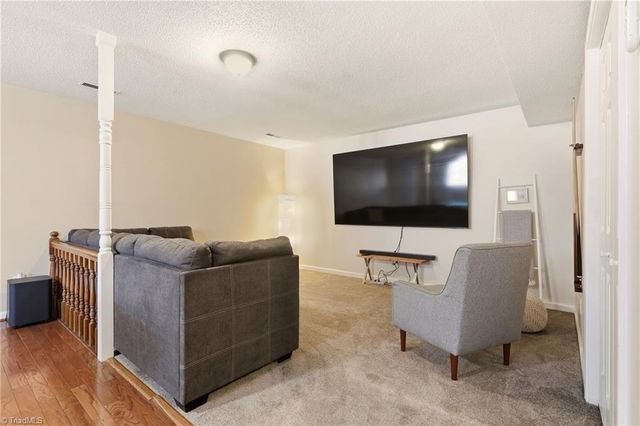 896 Oakhaven Forest Drive, Winston-salem, NC 27105