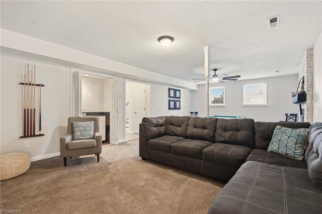 896 Oakhaven Forest Drive, Winston-salem, NC 27105