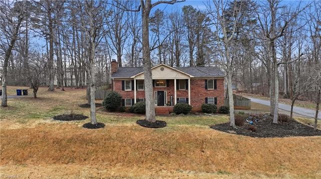 896 Oakhaven Forest Drive, Winston-salem, NC 27105