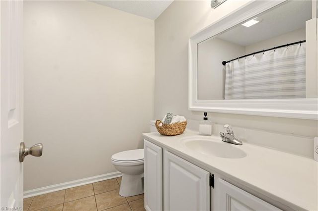 896 Oakhaven Forest Drive, Winston-salem, NC 27105