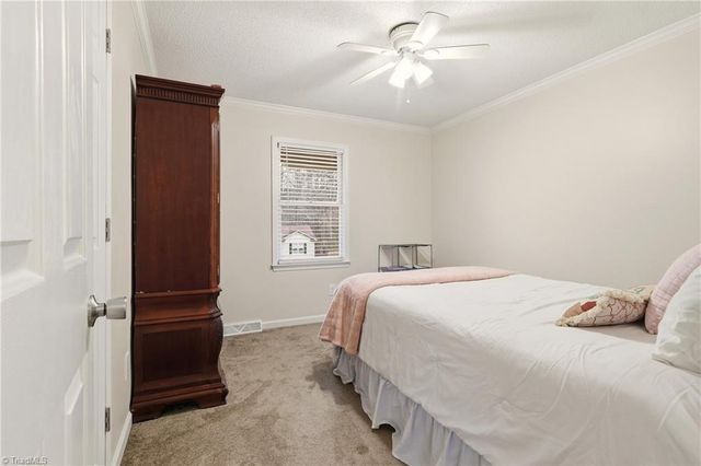 896 Oakhaven Forest Drive, Winston-salem, NC 27105