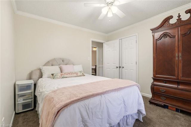 896 Oakhaven Forest Drive, Winston-salem, NC 27105