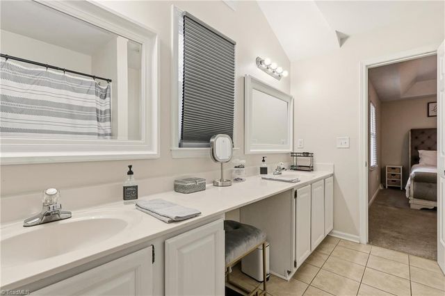 896 Oakhaven Forest Drive, Winston-salem, NC 27105