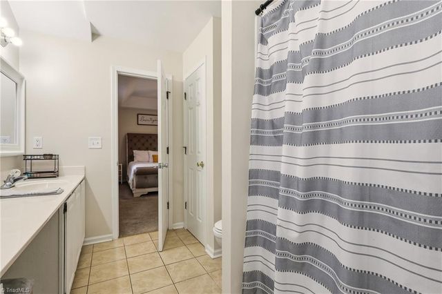 896 Oakhaven Forest Drive, Winston-salem, NC 27105