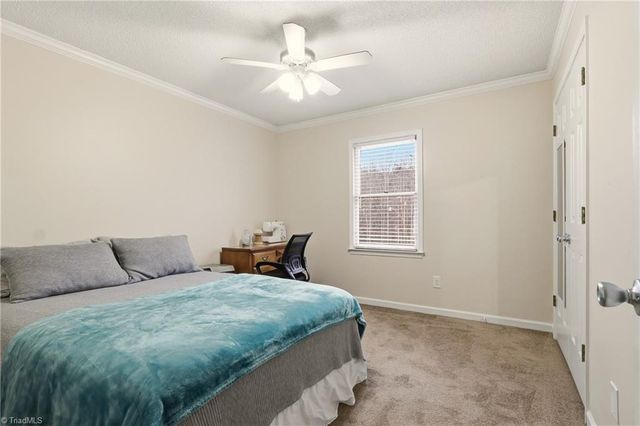 896 Oakhaven Forest Drive, Winston-salem, NC 27105