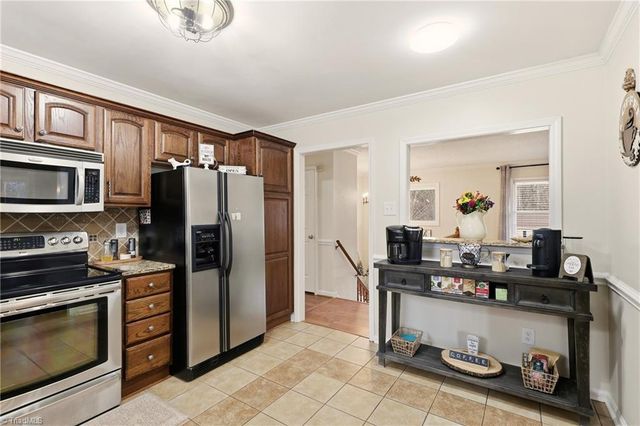 896 Oakhaven Forest Drive, Winston-salem, NC 27105