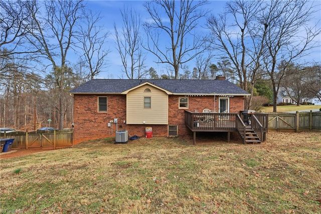 896 Oakhaven Forest Drive, Winston-salem, NC 27105