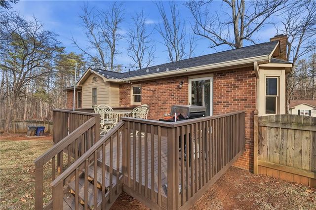 896 Oakhaven Forest Drive, Winston-salem, NC 27105