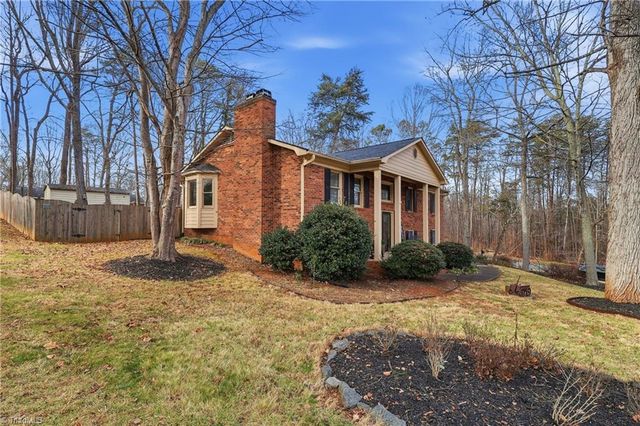 896 Oakhaven Forest Drive, Winston-salem, NC 27105