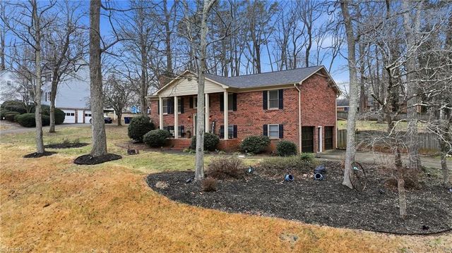 896 Oakhaven Forest Drive, Winston-salem, NC 27105