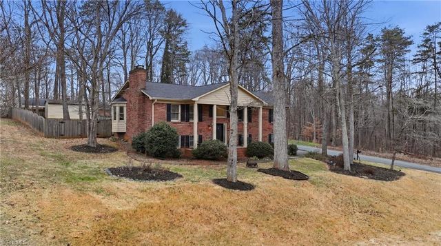 896 Oakhaven Forest Drive, Winston-salem, NC 27105