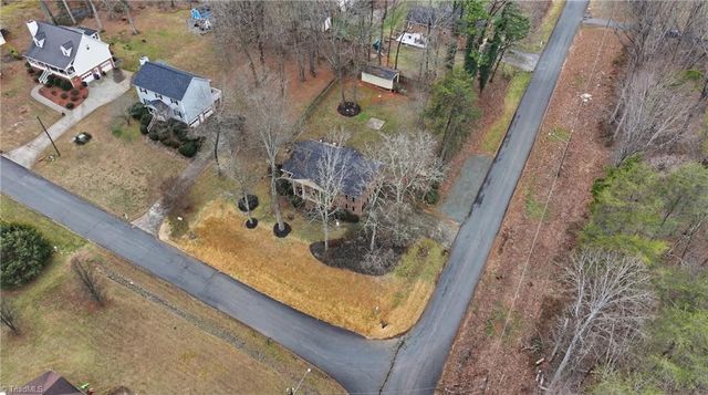 896 Oakhaven Forest Drive, Winston-salem, NC 27105