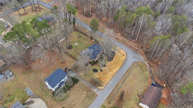 896 Oakhaven Forest Drive, Winston-salem, NC 27105