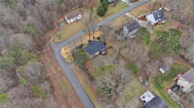 896 Oakhaven Forest Drive, Winston-salem, NC 27105