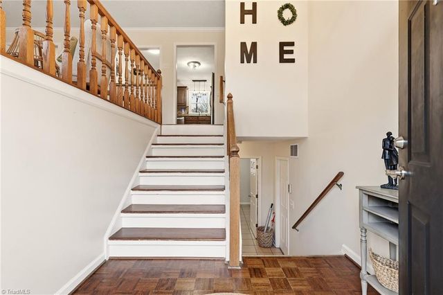 896 Oakhaven Forest Drive, Winston-salem, NC 27105