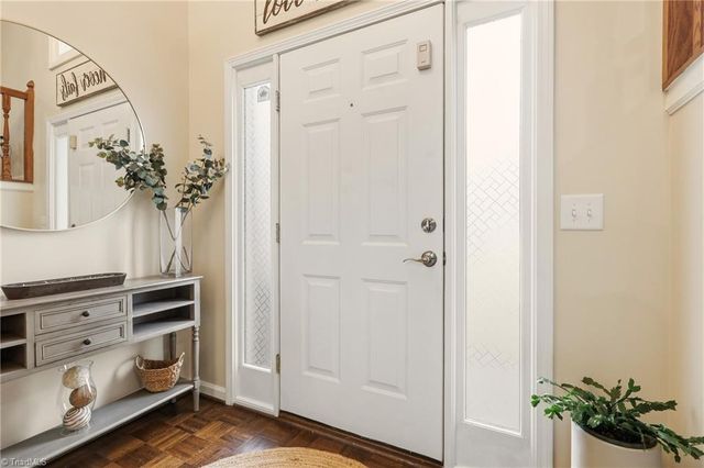 896 Oakhaven Forest Drive, Winston-salem, NC 27105