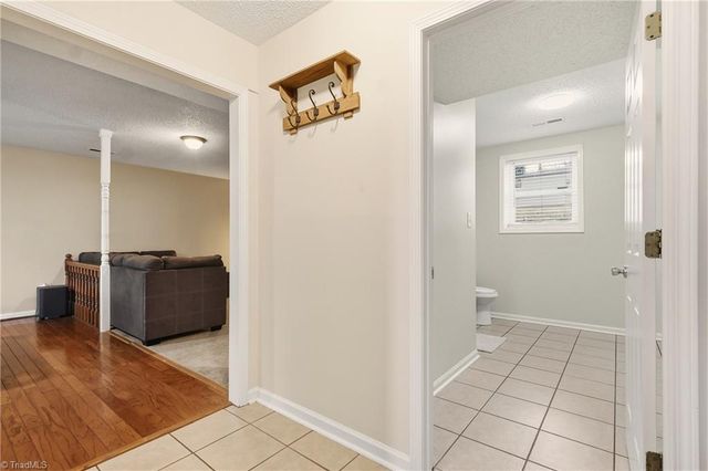 896 Oakhaven Forest Drive, Winston-salem, NC 27105