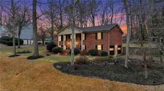 896 Oakhaven Forest Drive, Winston-salem, NC 27105