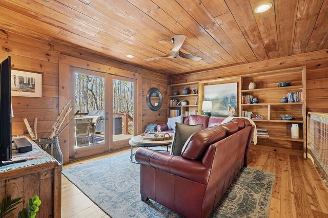 33 Foxhound Drive, Ellijay, GA 30540