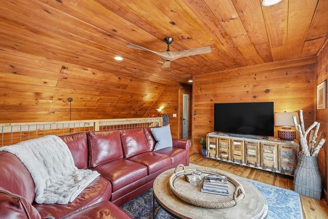 33 Foxhound Drive, Ellijay, GA 30540