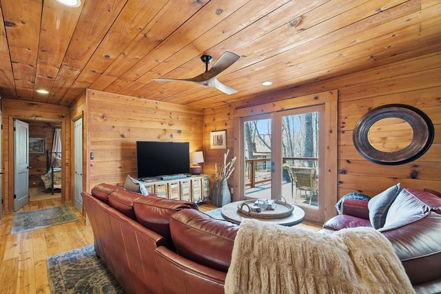 33 Foxhound Drive, Ellijay, GA 30540
