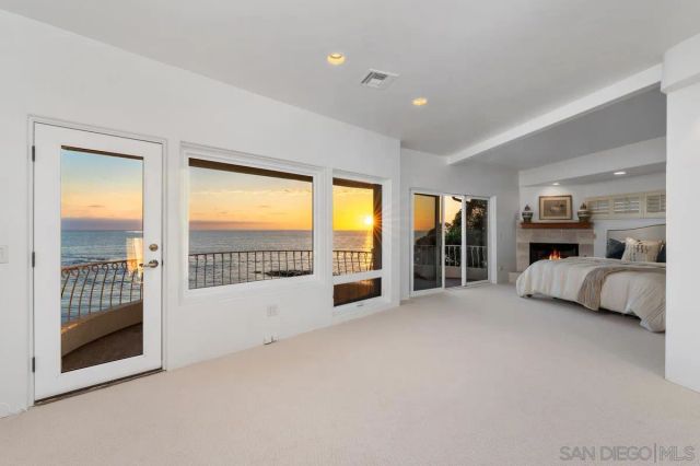 5716 Dolphin Pl, La Jolla, CA 92037