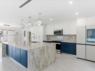 291 E Shore Dr E, Miami, FL 33133