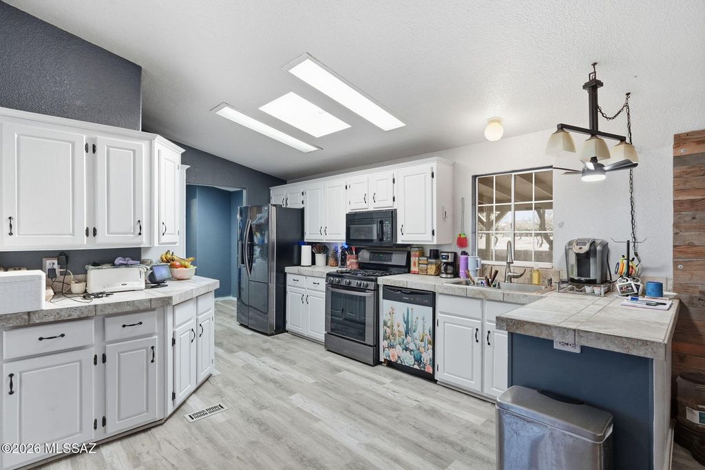 Image 16 of property listing at 26860 S Purple Finch Lane, Amado, AZ 85645