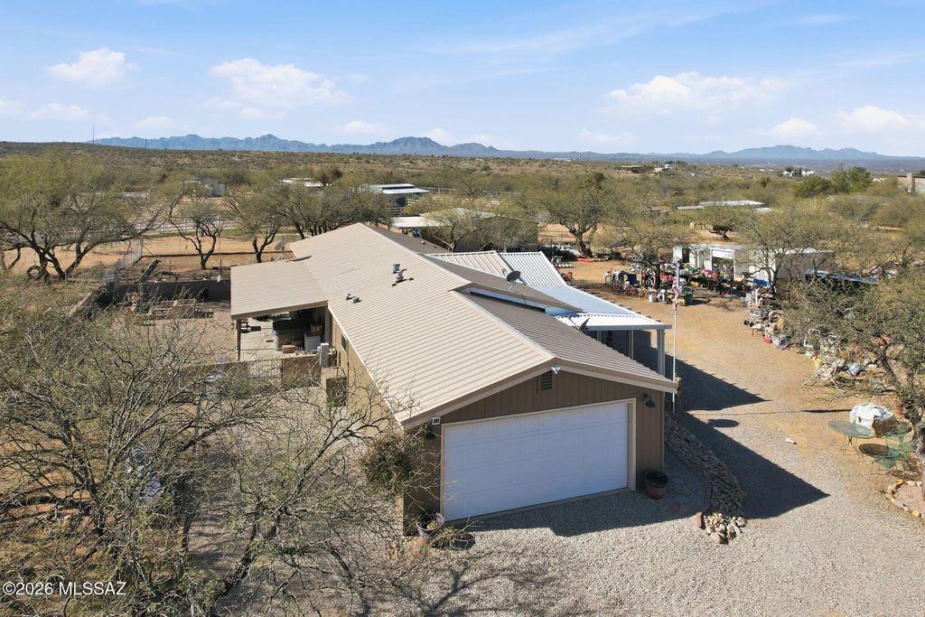 Image 2 of property listing at 26860 S Purple Finch Lane, Amado, AZ 85645