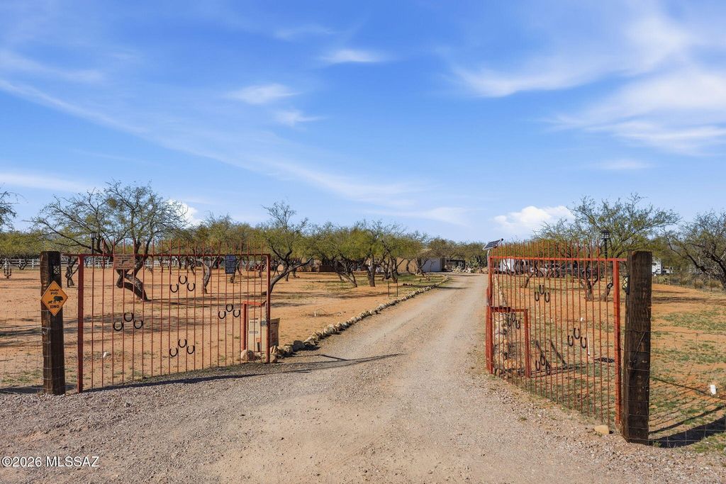 Image 3 of property listing at 26860 S Purple Finch Lane, Amado, AZ 85645