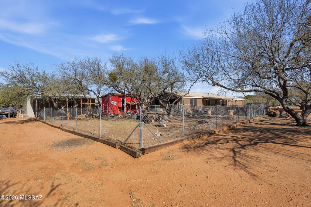 Image 36 of property listing at 26860 S Purple Finch Lane, Amado, AZ 85645