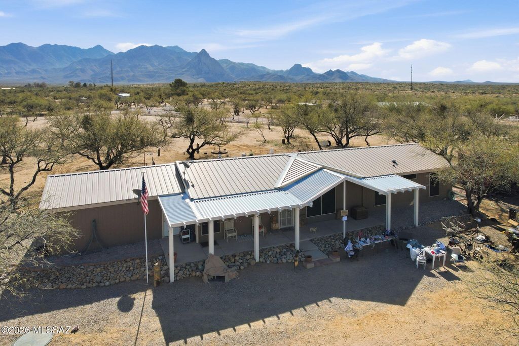 Image 6 of property listing at 26860 S Purple Finch Lane, Amado, AZ 85645