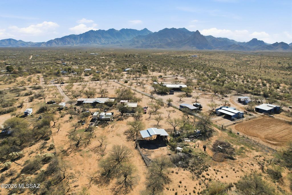 Image 9 of property listing at 26860 S Purple Finch Lane, Amado, AZ 85645